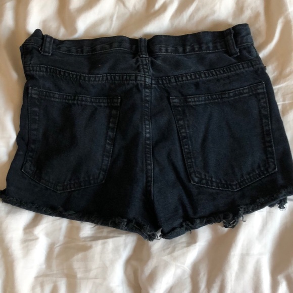 High waisted distressed black shorts - Picture 4 of 4